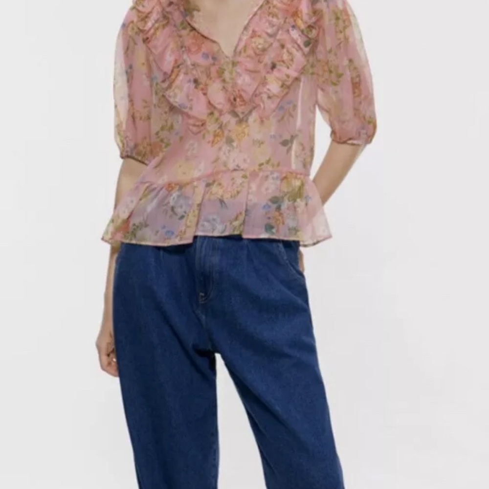 ‼️‼️FINAL SALE ‼️‼️Pink plunge v-neck blouse with 3/4 sleeves and ruffled peplum - Picture 14 of 14